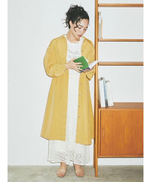 earth music&ecology（アースミュージックアンドエコロジー）の「ロングシャツワンピース（ワンピース・レディース・イエロー/ライトベージュ/ライトカーキ・FREE）」の3枚目の写真