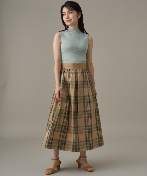 ANAYI(アナイ)の「アセテートポリエステルノースリ プルオーバー <手洗い可>(ニット/セーター・レディース・ブラック/ダークグリーン/ミント・38/36)」の8枚目の写真