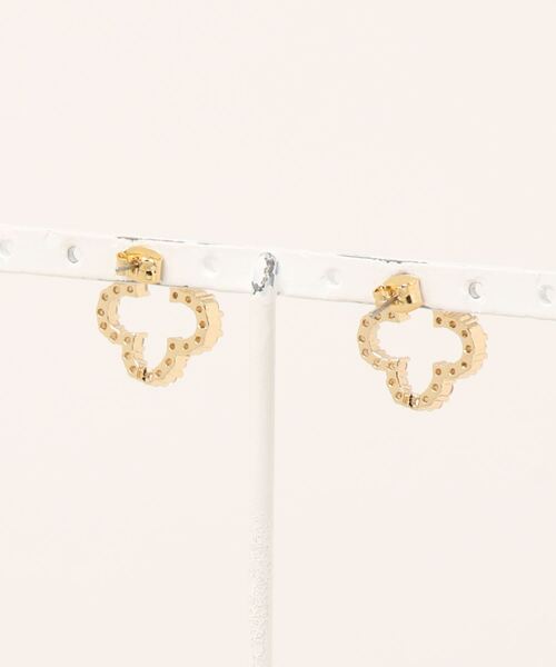 at.(アット)の「【at.】フラワーピアス・イヤリング(ピアス(両耳用)・レディース・ゴールド/ゴールド系その他・FREE)」の4枚目の写真