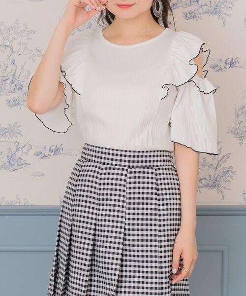 ems excite（エムズエキサイト）の「肩あきフリルテレコCT（Tシャツ/カットソー・レディース・ブラック/パープル/オフホワイト・FREE）」の8枚目の写真