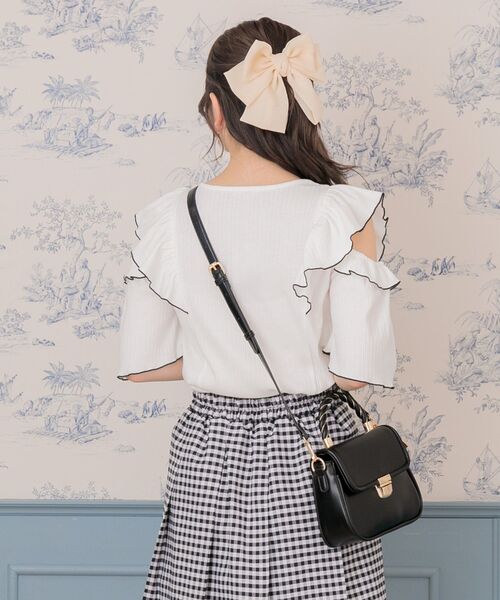 ems excite（エムズエキサイト）の「肩あきフリルテレコCT（Tシャツ/カットソー・レディース・ブラック/パープル/オフホワイト・FREE）」の10枚目の写真