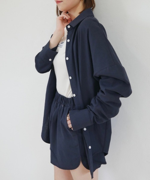 Reurie'（レウリィ）の「リネン混オーバーサイズシャツ（セットアップ対応）（シャツ/ブラウス・レディース・ベージュ/ネイビー・FREE）」の17枚目の写真