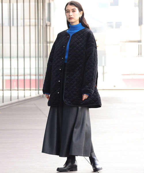 Ray BEAMS(レイビームス)の「【WEB限定】UNIVERSAL OVERALL × Ray BEAMS / 別注 ベロア キルティング コート(その他アウター・レディース・ブラック/オフホワイト・ONE SIZE)」の18枚目の写真