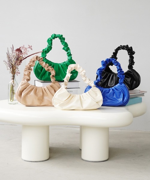 IAMUSE(アイアミューズ)の「ハンドルギャザーバッグ S0735【IAMUSE】(ハンドバッグ・レディース・ブラック/ブルー/アイボリー/ベージュ/グリーン・FREE)」の6枚目の写真