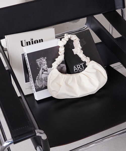 IAMUSE(アイアミューズ)の「ハンドルギャザーバッグ S0735【IAMUSE】(ハンドバッグ・レディース・ブラック/ブルー/アイボリー/ベージュ/グリーン・FREE)」の7枚目の写真