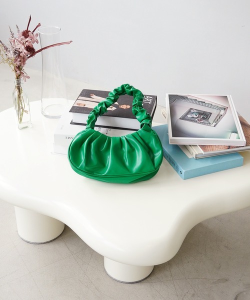 IAMUSE(アイアミューズ)の「ハンドルギャザーバッグ S0735【IAMUSE】(ハンドバッグ・レディース・ブラック/ブルー/アイボリー/ベージュ/グリーン・FREE)」の14枚目の写真