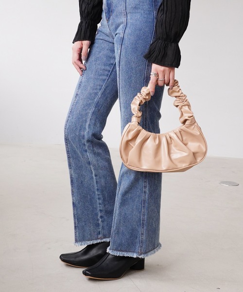 IAMUSE(アイアミューズ)の「ハンドルギャザーバッグ S0735【IAMUSE】(ハンドバッグ・レディース・ブラック/ブルー/アイボリー/ベージュ/グリーン・FREE)」の16枚目の写真