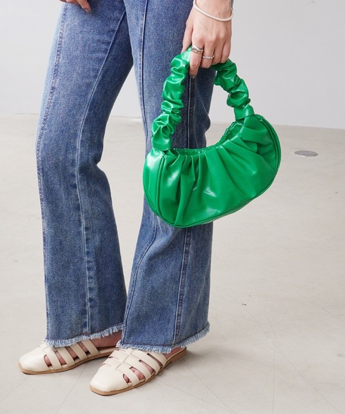 IAMUSE(アイアミューズ)の「ハンドルギャザーバッグ S0735【IAMUSE】(ハンドバッグ・レディース・ブラック/ブルー/アイボリー/ベージュ/グリーン・FREE)」の19枚目の写真