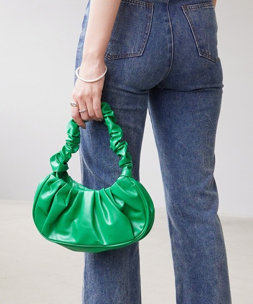 IAMUSE(アイアミューズ)の「ハンドルギャザーバッグ S0735【IAMUSE】(ハンドバッグ・レディース・ブラック/ブルー/アイボリー/ベージュ/グリーン・FREE)」の20枚目の写真