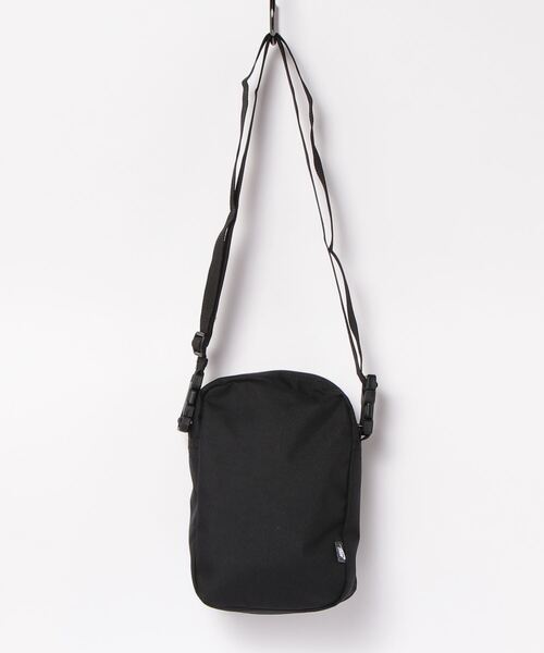 NIKE(ナイキ)の「NIKE/ナイキ ショルダーバッグ ボディバッグ ヘリテージ クロスボディ 4L DB0456-010(ショルダーバッグ・メンズ・ブラック×ブラック・FREE)」の2枚目の写真