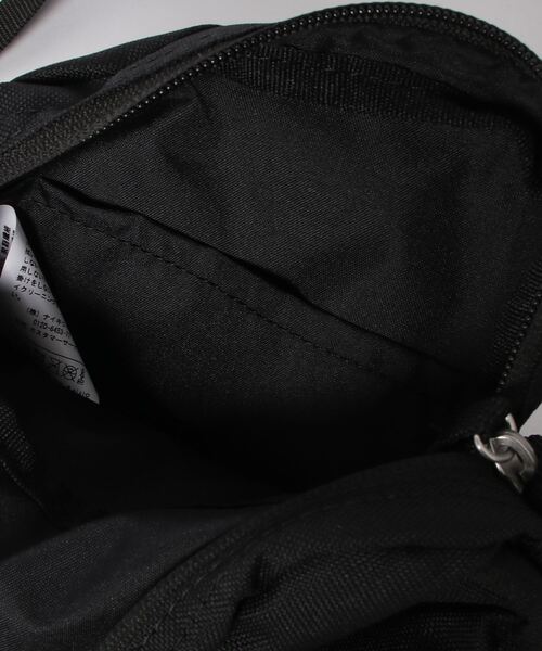 NIKE(ナイキ)の「NIKE/ナイキ ショルダーバッグ ボディバッグ ヘリテージ クロスボディ 4L DB0456-010(ショルダーバッグ・メンズ・ブラック×ブラック・FREE)」の4枚目の写真
