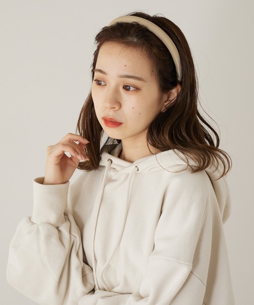 Chico(チコ)の「パテントレザーカチューシャ(カチューシャ・レディース・ブラック/ベージュ・FREE)」の3枚目の写真