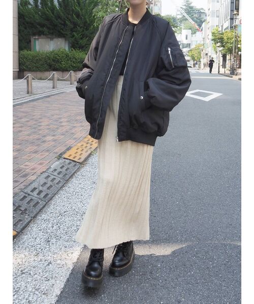 EVRIS(エヴリス)の「ロングタイトニットスカート【セットアップ着用可能】(スカート・レディース・アイボリー/ブラック/ブルー・FREE)」の19枚目の写真