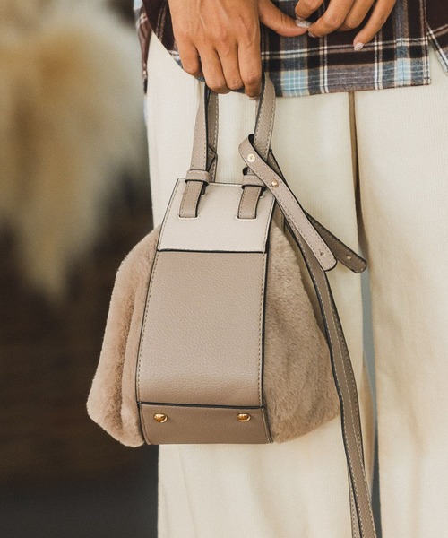 BAYFLOW（ベイフロー）の「3WAYファーショルダー（ショルダーバッグ・レディース・ブラック/ベージュ/カーキ・FREE）」の3枚目の写真