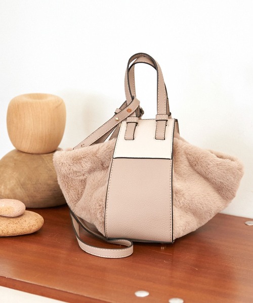 BAYFLOW（ベイフロー）の「3WAYファーショルダー（ショルダーバッグ・レディース・ブラック/ベージュ/カーキ・FREE）」の16枚目の写真