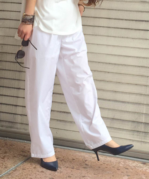 WHO'S WHO gallery（フーズフーギャラリー）の「テーパードワイドパンツ（その他パンツ・レディース・ネイビー/ホワイト/ホワイト系その他/グレー/その他18・FREE）」の2枚目の写真