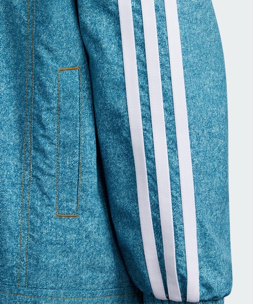 adidas（アディダス）の「デニム 総柄プリント ウーブン ルーズフィット トラックトップ / ジャージ / アディダス adidas（ナイロンジャケット・キッズ・ダークネイビー/ブラック×ホワイト/ブルー系その他・110/120/130/140/150/160）」の8枚目の写真