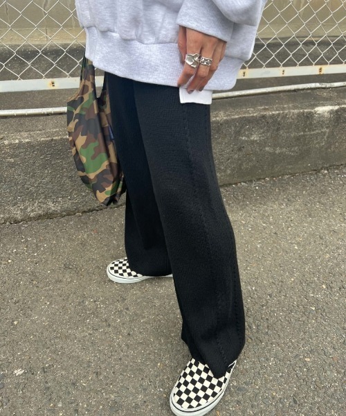 ISOOK（アイスー）の「サイドデザインニットパンツ（chiica select） / ワイドパンツ ニットパンツ リブパンツ（その他パンツ・レディース・ブラック/アイボリー・FREE）」の2枚目の写真