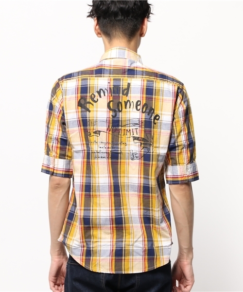 VENCEEXCHANGE（ヴァンスエクスチェンジ）の「バックプリントチェック5分シャツ             （シャツ/ブラウス・メンズ・レッド/クリアイエロー・SMALL/LARGE/MEDIUM）」の5枚目の写真