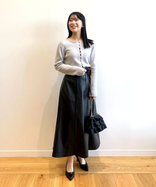 OPAQUE.CLIP（オペークドットクリップ）の「◆フェイクレザーフレアスカート【リボンサッシュ付き】（スカート・レディース・ライトグレー/ライトブルー/ブラック・36/38）」の7枚目の写真