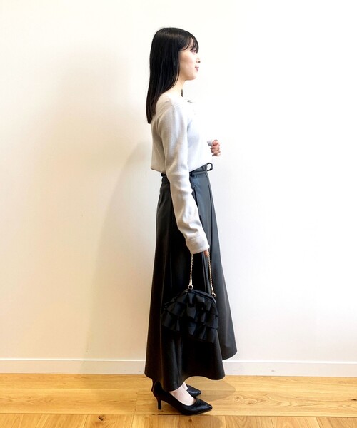 OPAQUE.CLIP（オペークドットクリップ）の「◆フェイクレザーフレアスカート【リボンサッシュ付き】（スカート・レディース・ライトグレー/ライトブルー/ブラック・36/38）」の6枚目の写真