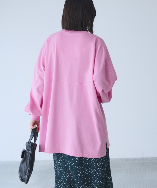 Chaco closet(チャコ クローゼット)の「オーバーサイズ配色ステッチフットボールロングTシャツ(Tシャツ/カットソー・レディース・ピンク/グリーン/オレンジ/ブラック/アイボリー・FREE)」の16枚目の写真