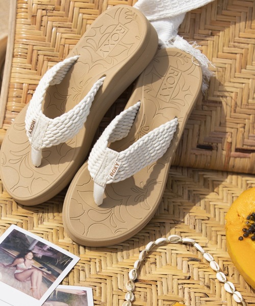 ROXY（ロキシー）の「CAILLAY/ロキシートングサンダル（サンダル・レディース・ホワイト/ブラック・23cm/24cm/25cm）」の3枚目の写真