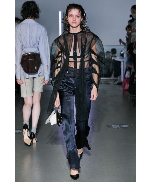 YOHEI OHNO(ヨウヘイオオノ)の「Armor Sleeve Tulle Shirt(シャツ/ブラウス・レディース・ブラック・36)」の2枚目の写真