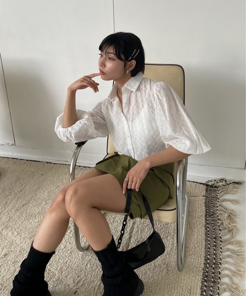 EPIMI E'PIMMY（エピミエピミー）の「コットンレースクロップドシャツ（シャツ/ブラウス・レディース・アイボリー/オフホワイト・MEDIUM）」の10枚目の写真