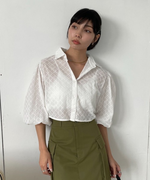 EPIMI E'PIMMY（エピミエピミー）の「コットンレースクロップドシャツ（シャツ/ブラウス・レディース・アイボリー/オフホワイト・MEDIUM）」の6枚目の写真