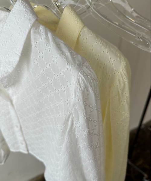 EPIMI E'PIMMY（エピミエピミー）の「コットンレースクロップドシャツ（シャツ/ブラウス・レディース・アイボリー/オフホワイト・MEDIUM）」の20枚目の写真