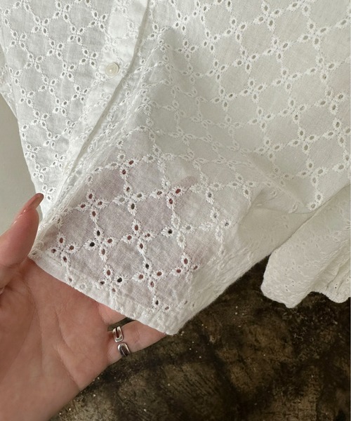 EPIMI E'PIMMY（エピミエピミー）の「コットンレースクロップドシャツ（シャツ/ブラウス・レディース・アイボリー/オフホワイト・MEDIUM）」の21枚目の写真