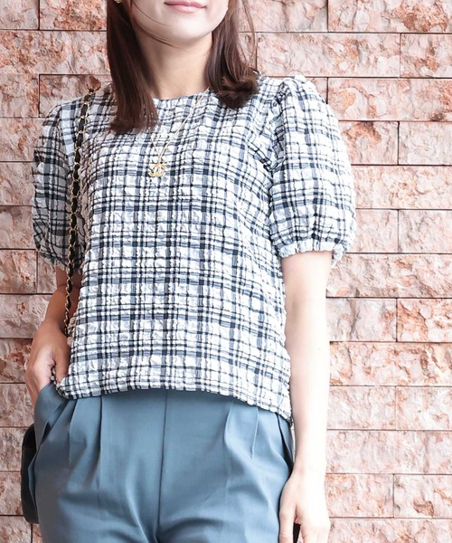 Sawa a la mode(サワアラモード)の「チェック柄ふんわり袖トップス(Tシャツ/カットソー・レディース・グリーン/ベージュ/ブラック・FREE)」の2枚目の写真