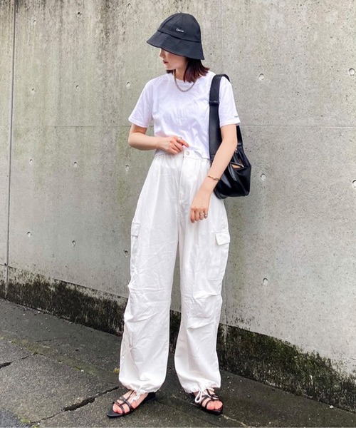 Chick（チック）の「【CHICK ORIGINAL】ワンポイント刺繍 クロップド半袖Tシャツ（Tシャツ/カットソー・レディース・ホワイト/ブラック・FREE）」の13枚目の写真