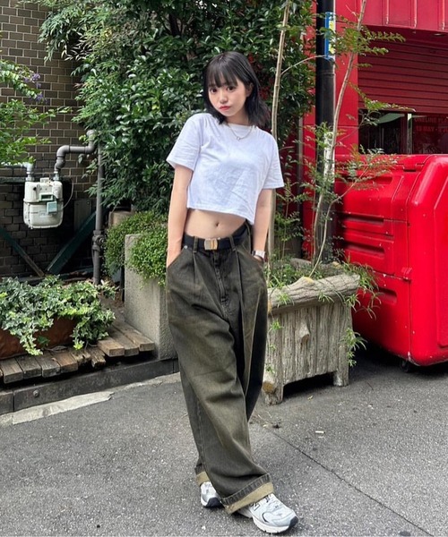 Chick（チック）の「【CHICK ORIGINAL】ワンポイント刺繍 クロップド半袖Tシャツ（Tシャツ/カットソー・レディース・ホワイト/ブラック・FREE）」の14枚目の写真