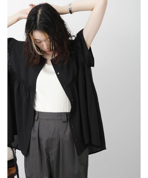 Samansa Mos2 blue(サマンサモスモスブルー)の「シャーリング切替ブラウス(シャツ/ブラウス・レディース・オフホワイト/ブラック/ブルー・F)」の9枚目の写真