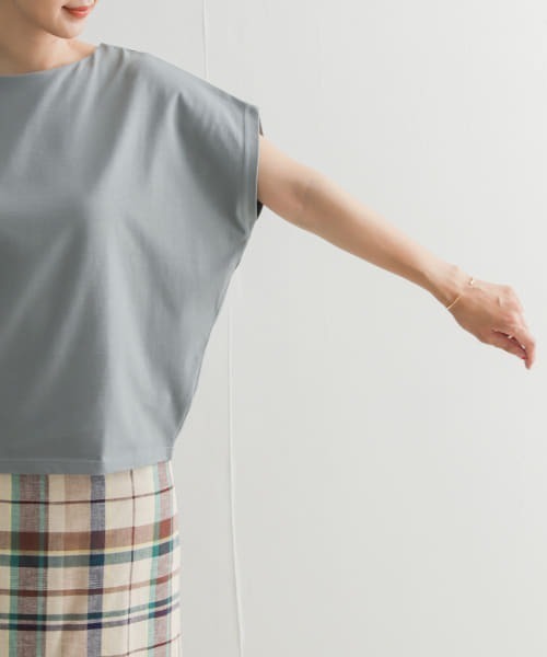 URBAN RESEARCH DOORS（アーバンリサーチドアーズ）の「ドライコットンボートネックプルオーバー（Tシャツ/カットソー・レディース・グレー系その他/ブルー/ブラック/オフホワイト・MEDIUM）」の9枚目の写真