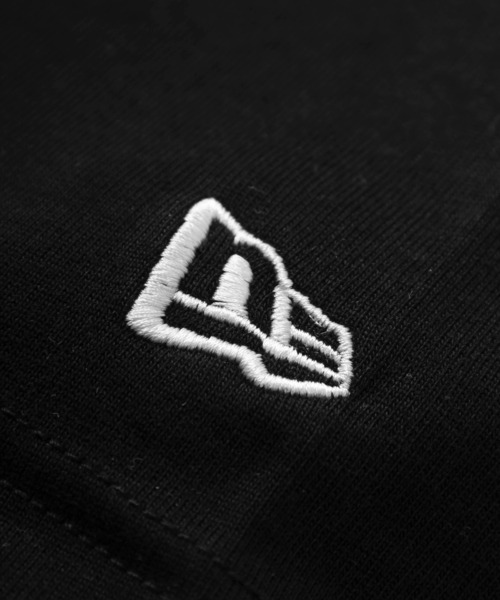 NEW ERA(ニューエラ)の「【NEW ERA/ニューエラ】Wave Logo ワンポイント&バックプリントデザイン オーバーサイズド 半袖クルーネックTシャツ/ ビッグシルエット/ブラック(Tシャツ/カットソー・メンズ・ブラック・M/L)」の2枚目の写真