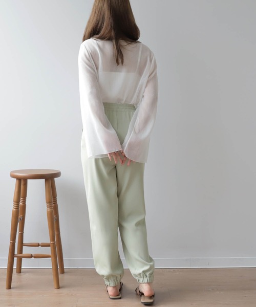 mil(ミル)の「【150㎝前後の小柄さんサイズ】フレアスリーブシアートップス【レイヤードスタイル】(Tシャツ/カットソー・レディース・グリーン/ブラウン/ホワイト/ブラック・XS/S)」の7枚目の写真