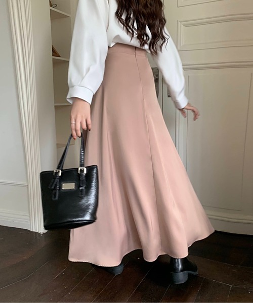 emi+（エミプラス）の「ハイウエストサテンフレアロングスカート（スカート・レディース・ブラック/パープル/ベビーピンク・M/L）」の12枚目の写真