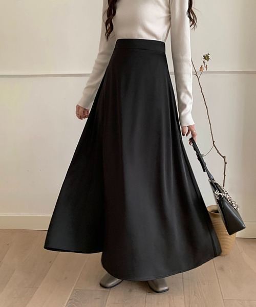 emi+（エミプラス）の「ハイウエストサテンフレアロングスカート（スカート・レディース・ブラック/パープル/ベビーピンク・M/L）」の8枚目の写真