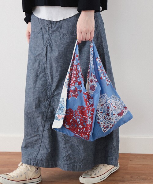 BEAMS BOY(ビームスボーイ)の「BEAMS BOY / イレギュラー バンダナ バッグ(トートバッグ・レディース・オレンジ/イエロー/オフホワイト/ネイビー・ONE SIZE)」の2枚目の写真
