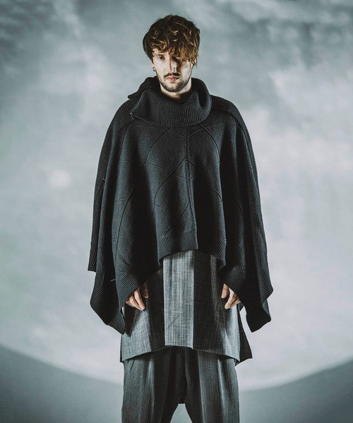 NO ID.（ノーアイディ）の「ボリュームネックニットZIPポンチョ