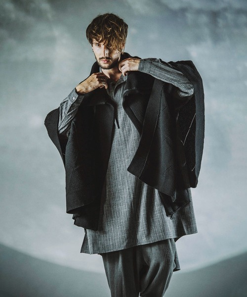 NO ID.（ノーアイディ）の「ボリュームネックニットZIPポンチョ