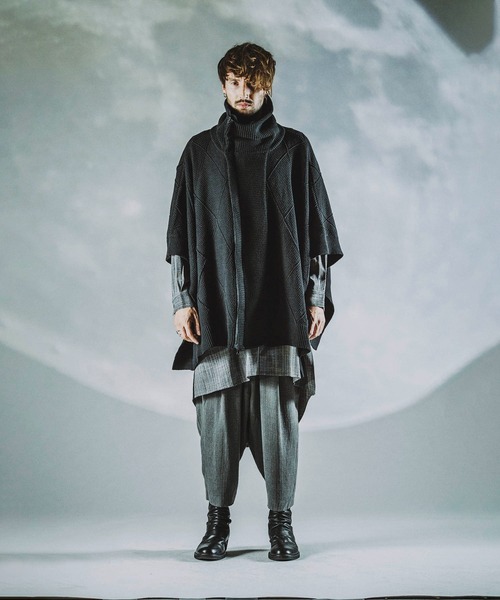 NO ID.（ノーアイディ）の「ボリュームネックニットZIPポンチョ