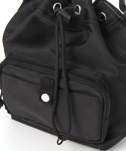 LAKOLE（ラコレ）の「フロントP巾着ショルダーバッグ / 991663（ショルダーバッグ・メンズ・ブラック/ホワイト/チャコールグレー/ライトブルー・FREE）」の10枚目の写真