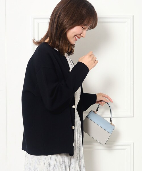 couture brooch(クチュールブローチ)の「◆【春の軽羽織】パール調釦コクーンニットジャケット(カーディガン/ボレロ・レディース・アイボリー/ブラック/サックスブルー・38/42)」の20枚目の写真