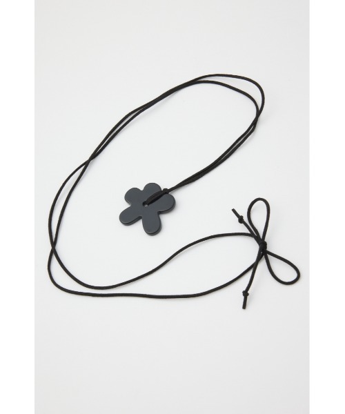 SLY（スライ）の「FLOWER CHARM CHOKER フラワー チャーム チョーカー（ネックレス・レディース・ブラック/シルバー・FREE）」の5枚目の写真