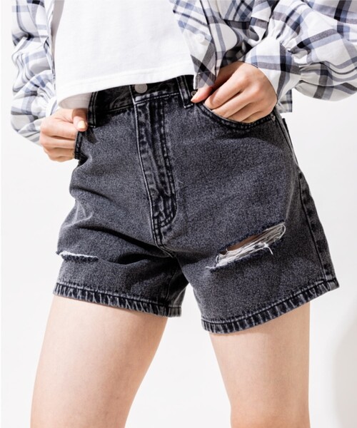 PINK-latte(ピンクラテ)の「◆【アジャスターあり】ダメージデザインショートパンツ(その他パンツ・キッズ・ブラック/ブルー系8/ブルー系9/オフホワイト/ブラック系4・14/15 /16)」の3枚目の写真