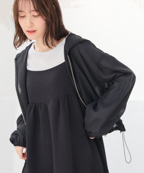 Honeys（ハニーズ）の「シアーフードブルゾン（ブルゾン・レディース・ホワイト/ブルー/グレー/ブラック・S/M/L/LL）」の3枚目の写真